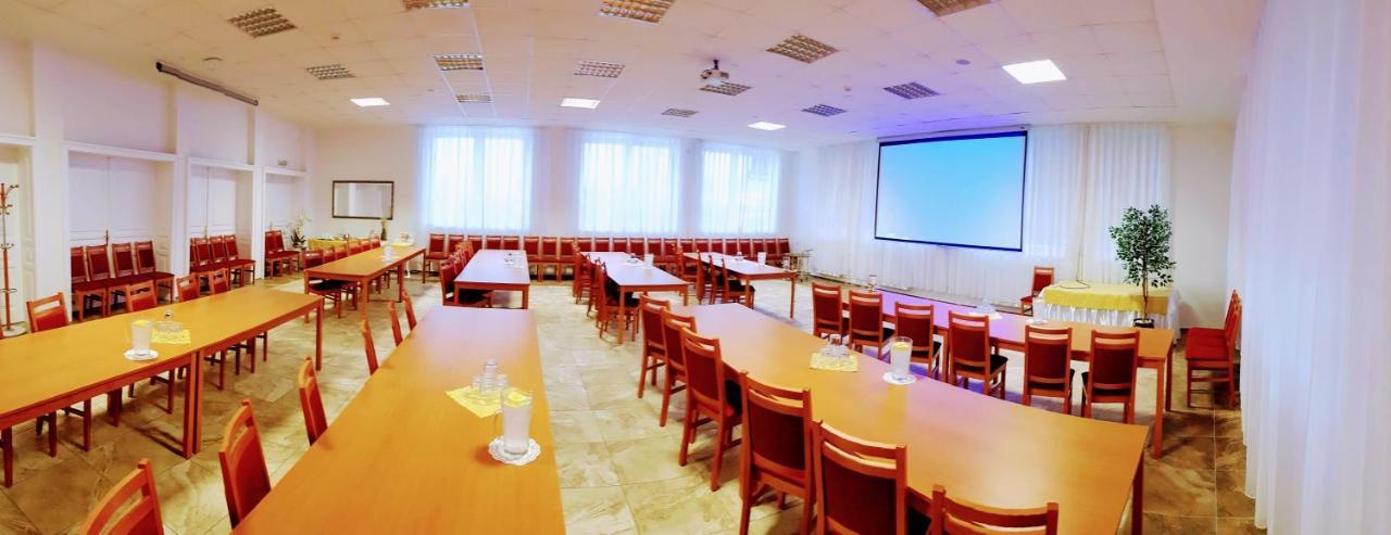 Agrohotel Tri Brezy Hrustin ภายนอก รูปภาพ