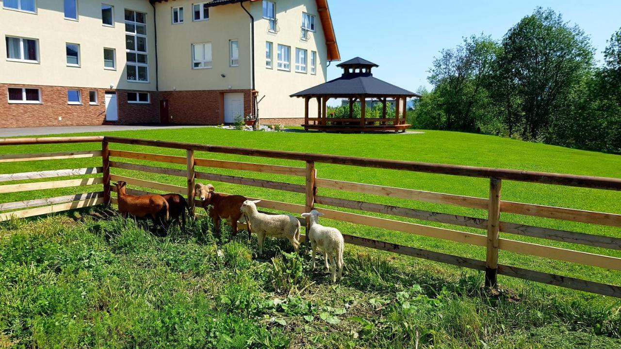 Agrohotel Tri Brezy Hrustin ภายนอก รูปภาพ
