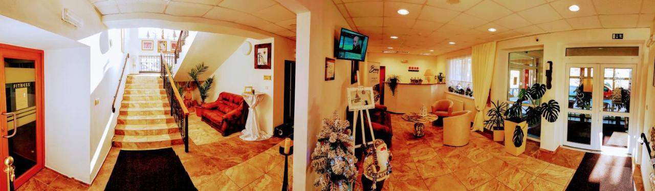 Agrohotel Tri Brezy Hrustin ภายนอก รูปภาพ