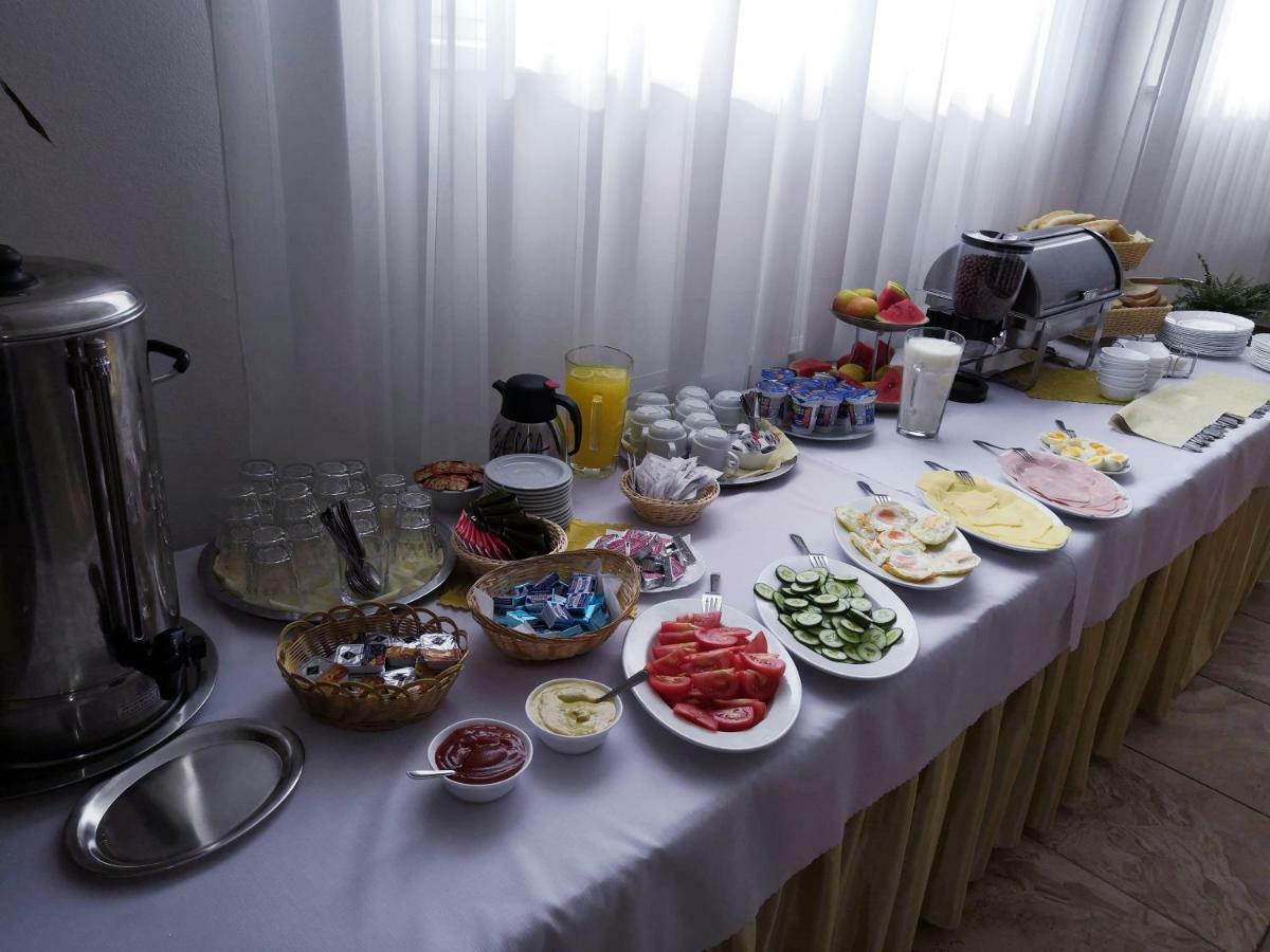 Agrohotel Tri Brezy Hrustin ภายนอก รูปภาพ