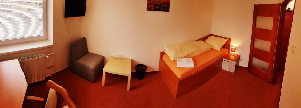 Agrohotel Tri Brezy Hrustin ภายนอก รูปภาพ