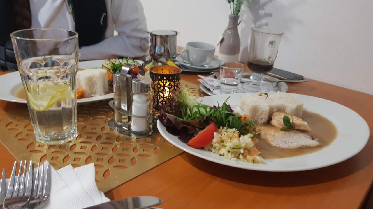 Agrohotel Tri Brezy Hrustin ภายนอก รูปภาพ