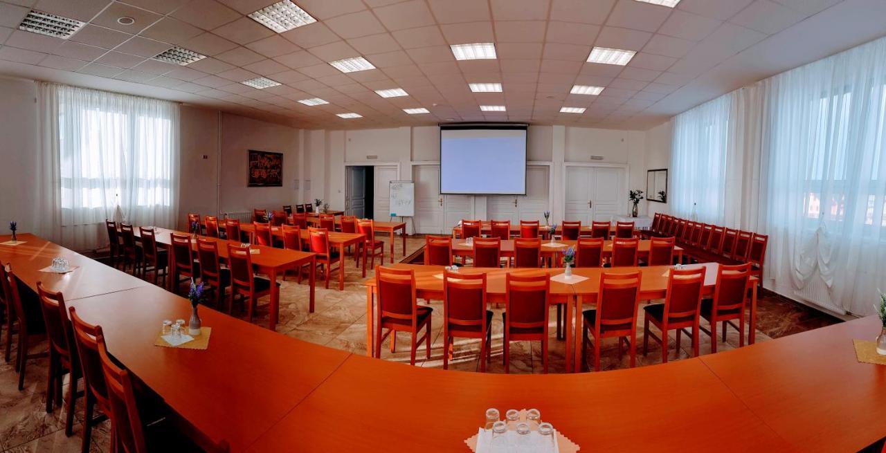Agrohotel Tri Brezy Hrustin ภายนอก รูปภาพ