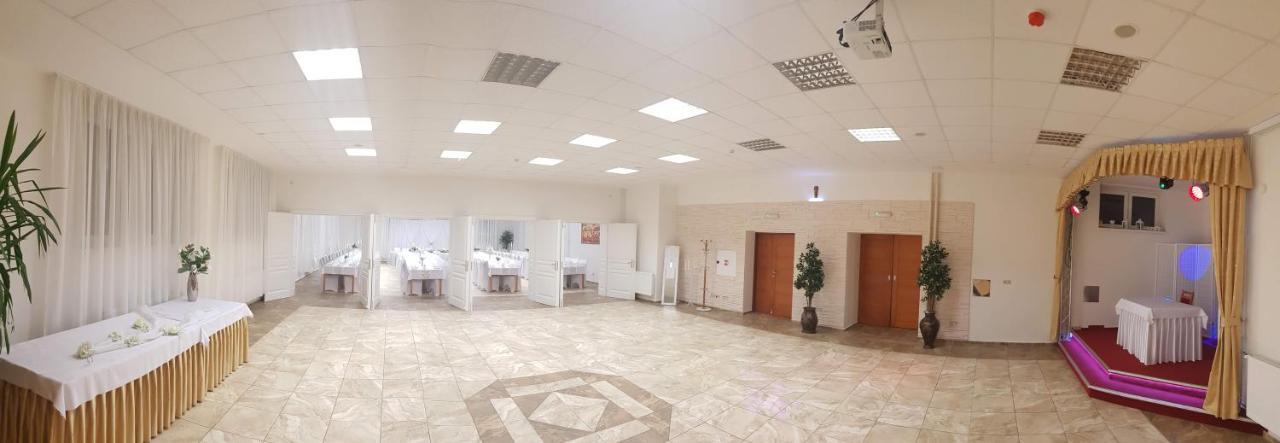 Agrohotel Tri Brezy Hrustin ภายนอก รูปภาพ